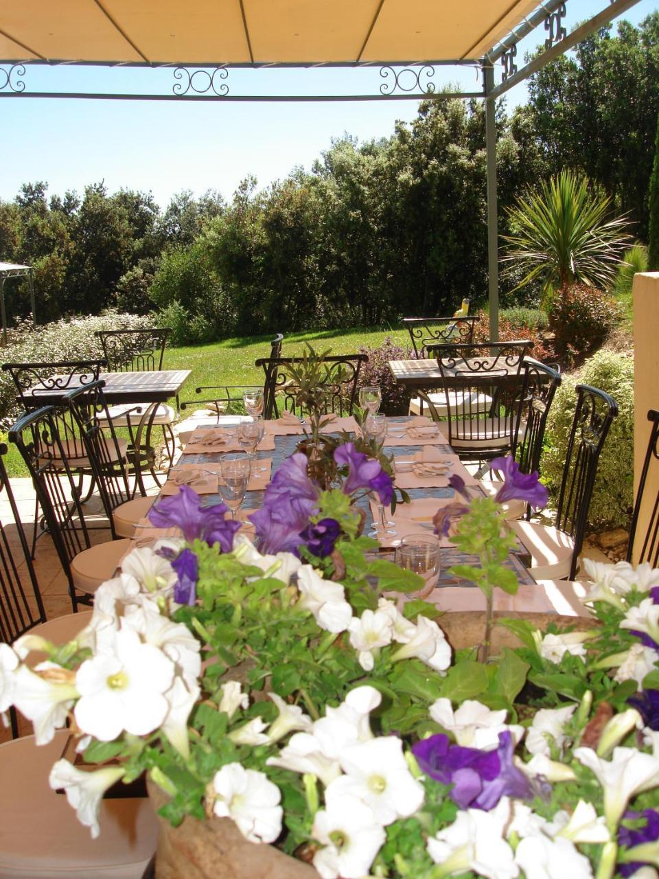 Hotel Restaurant Le Gardon - Pont Du Gard Collias Exterior foto